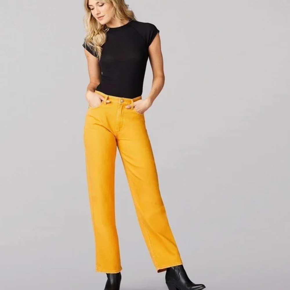 Lee - High Rise Gold Yellow Jeans - Size 26